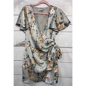 Dress Forum‎ Size SM Dress Short Sleeve Silky Floral Classy